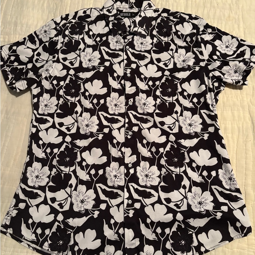 ST33LE Men's Black and White Floral Shirt (NOTE - Fit is MEDIUM)